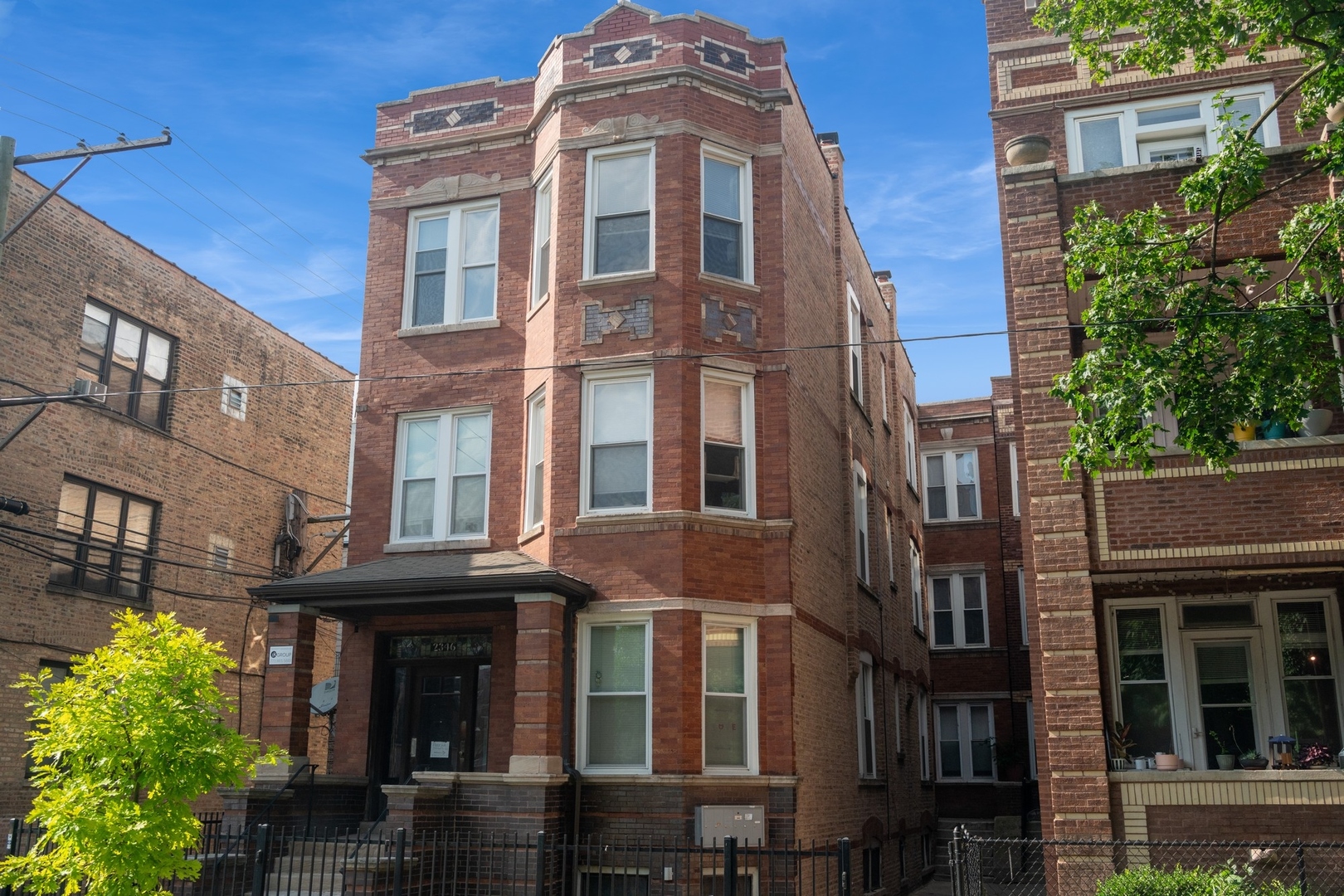 2346 W Thomas Street Unit: 2R
