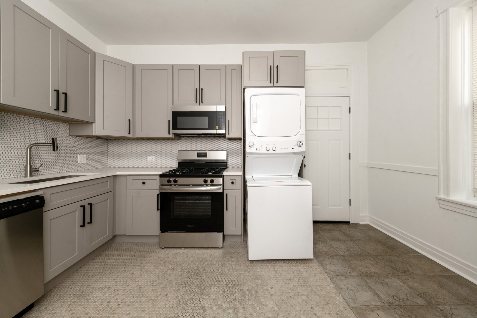 2346 W Thomas Street Unit: 2R
