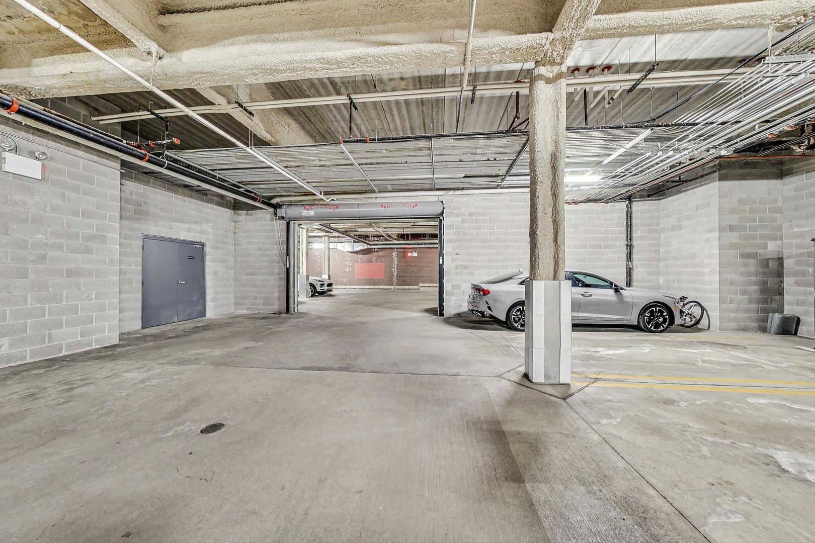 1611 N Hermitage Avenue Unit: 403