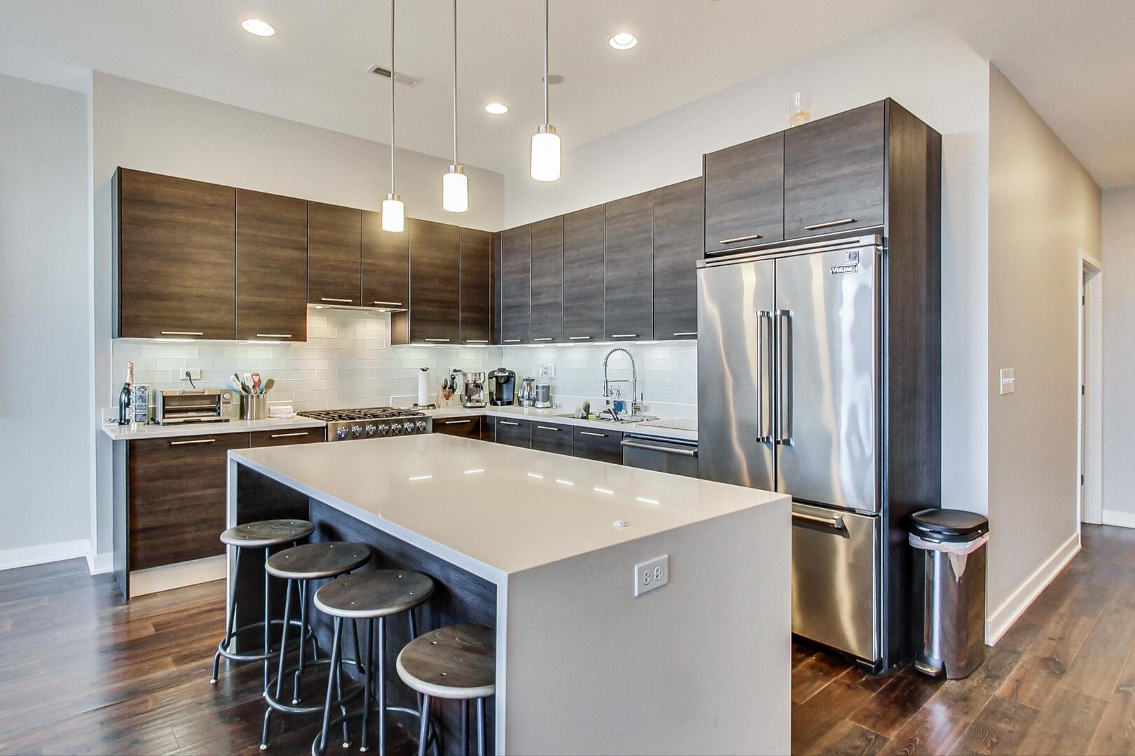 1611 N Hermitage Avenue Unit: 403