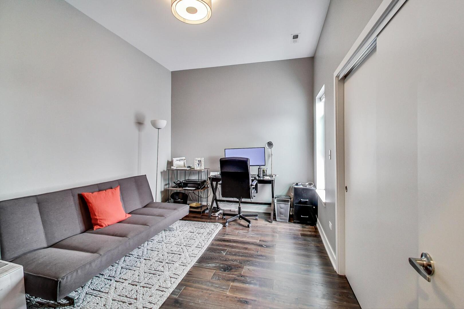 1611 N Hermitage Avenue Unit: 403