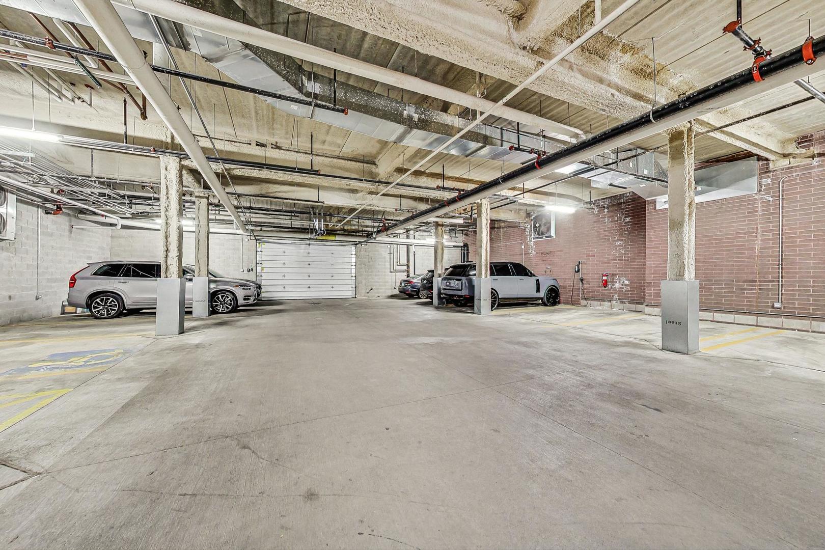 1611 N Hermitage Avenue Unit: 403