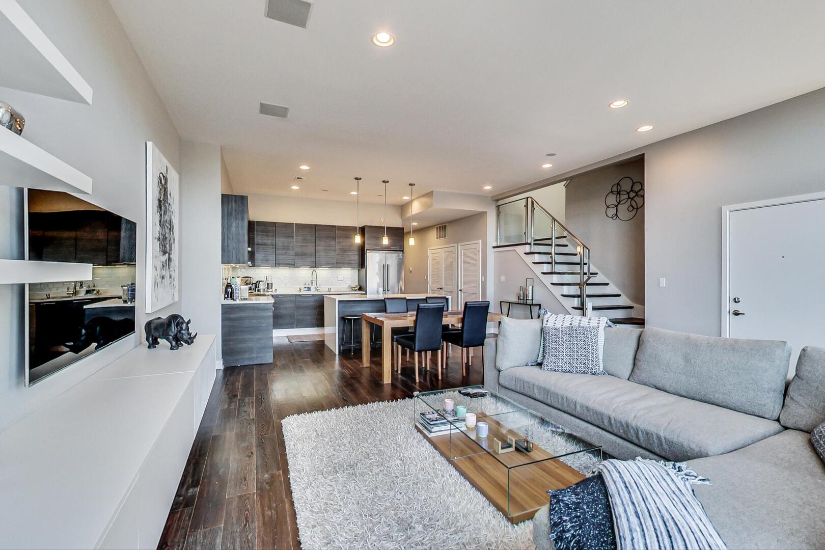 1611 N Hermitage Avenue Unit: 403