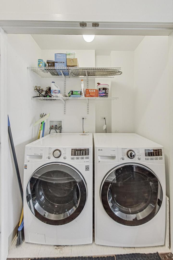 1611 N Hermitage Avenue Unit: 403