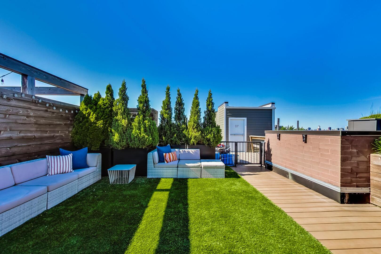 1611 N Hermitage Avenue Unit: 403