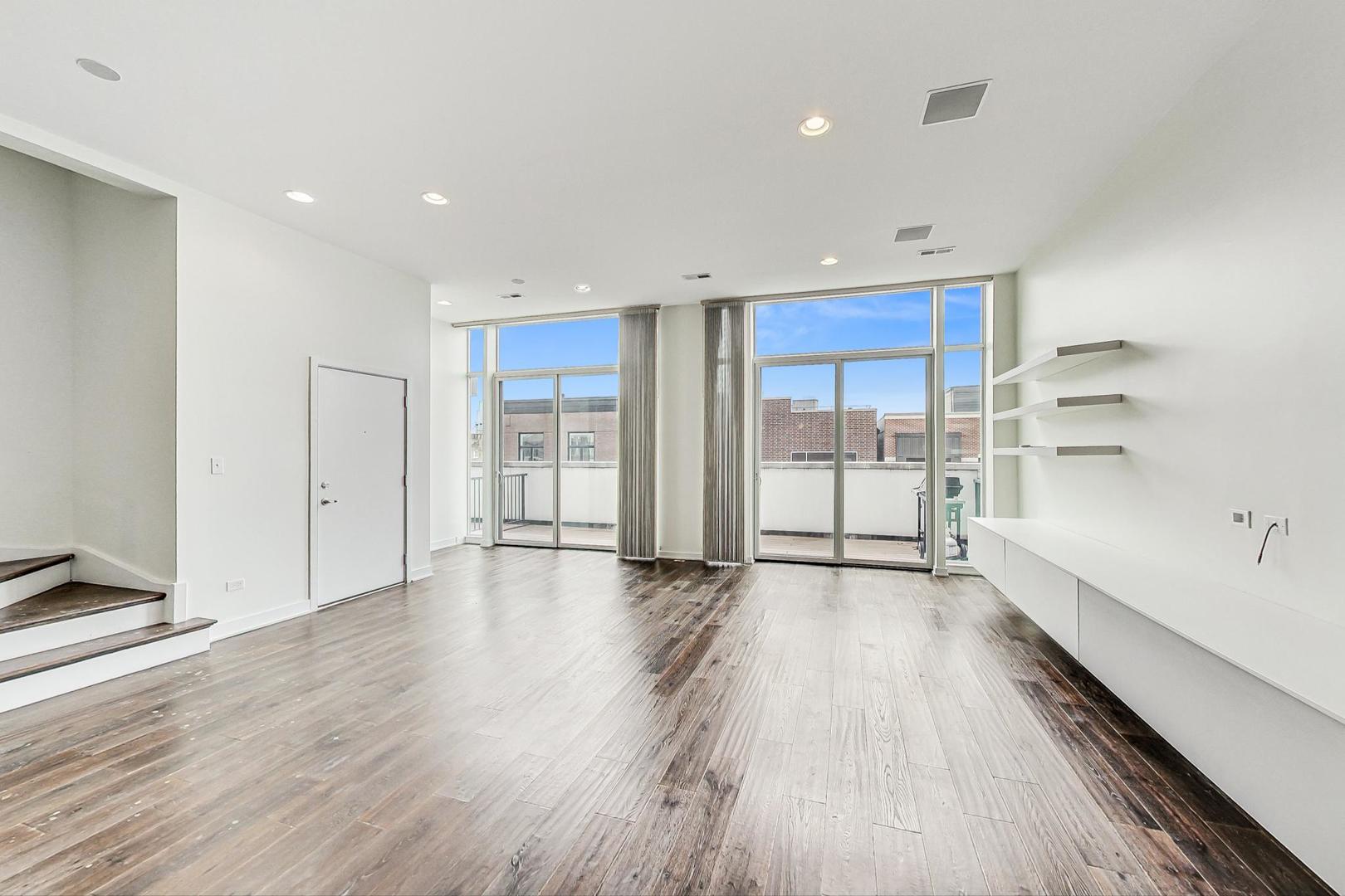 1611 N Hermitage Avenue Unit: 403