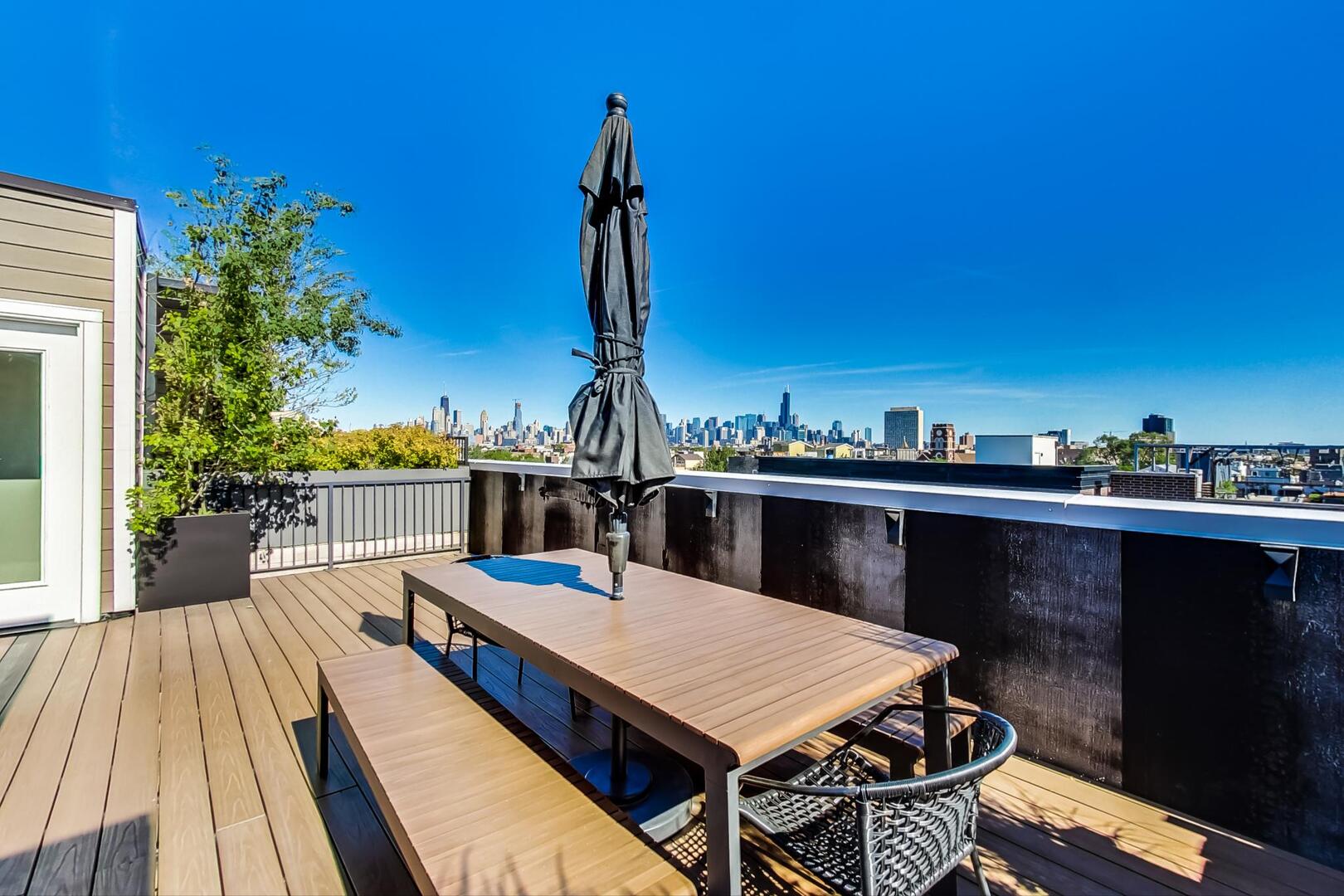 1611 N Hermitage Avenue Unit: 403