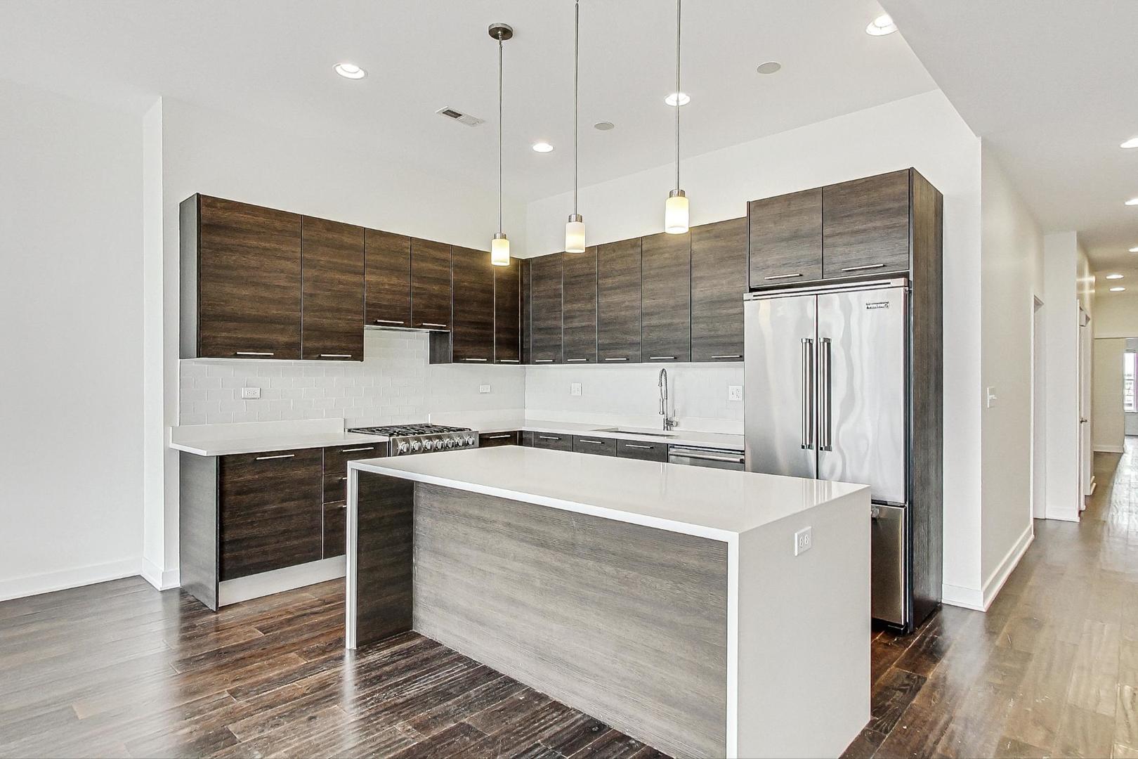 1611 N Hermitage Avenue Unit: 403