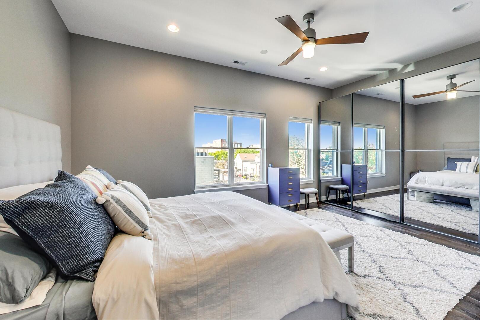 1611 N Hermitage Avenue Unit: 403