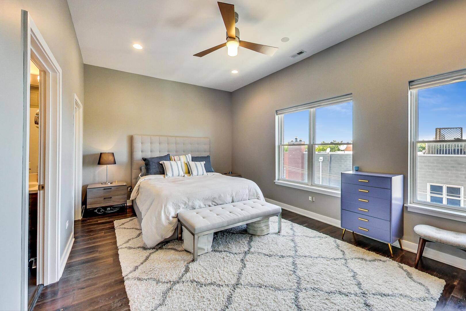 1611 N Hermitage Avenue Unit: 403