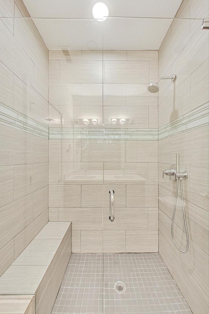 1611 N Hermitage Avenue Unit: 403