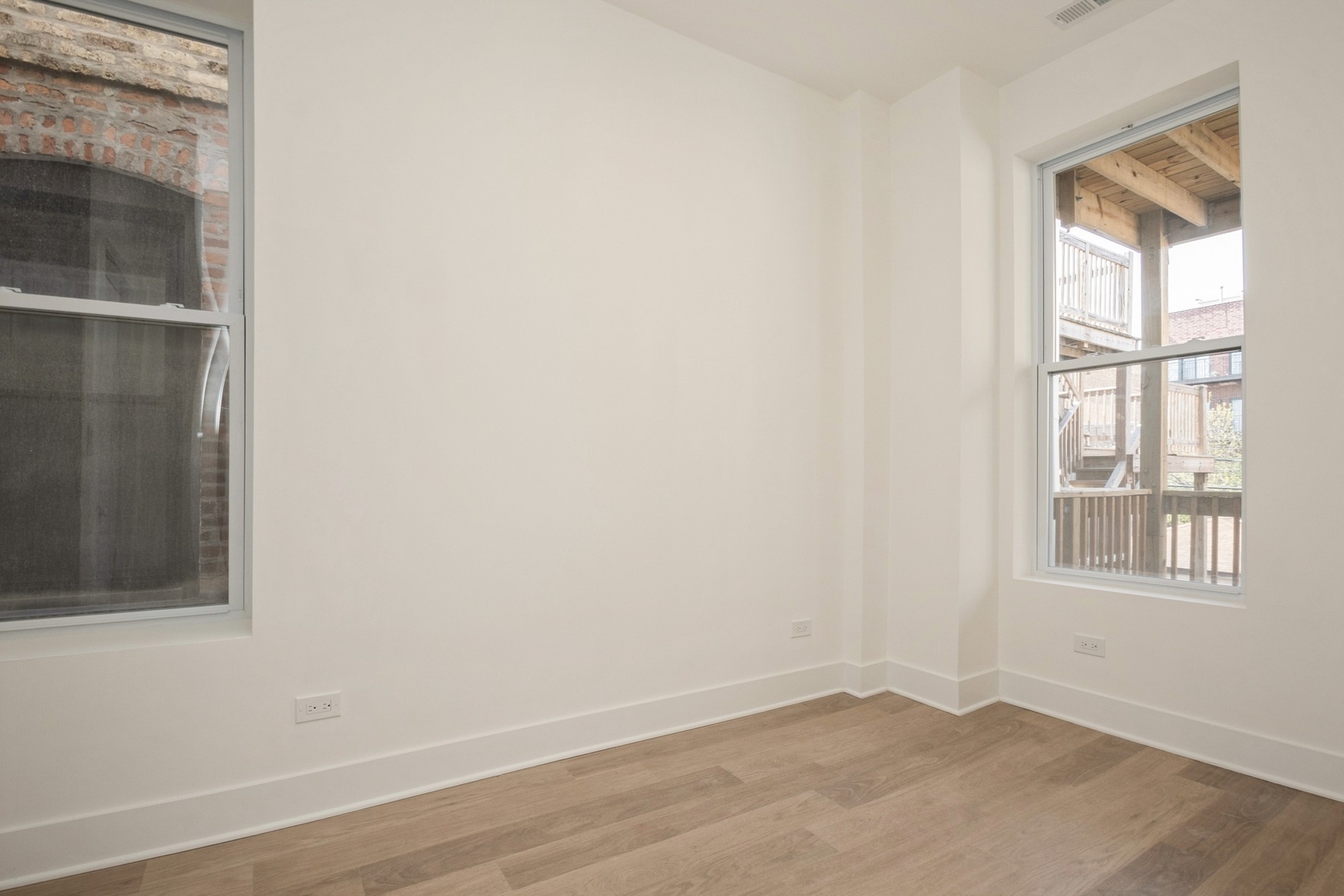 1518 N Elk Grove Avenue Unit: 2