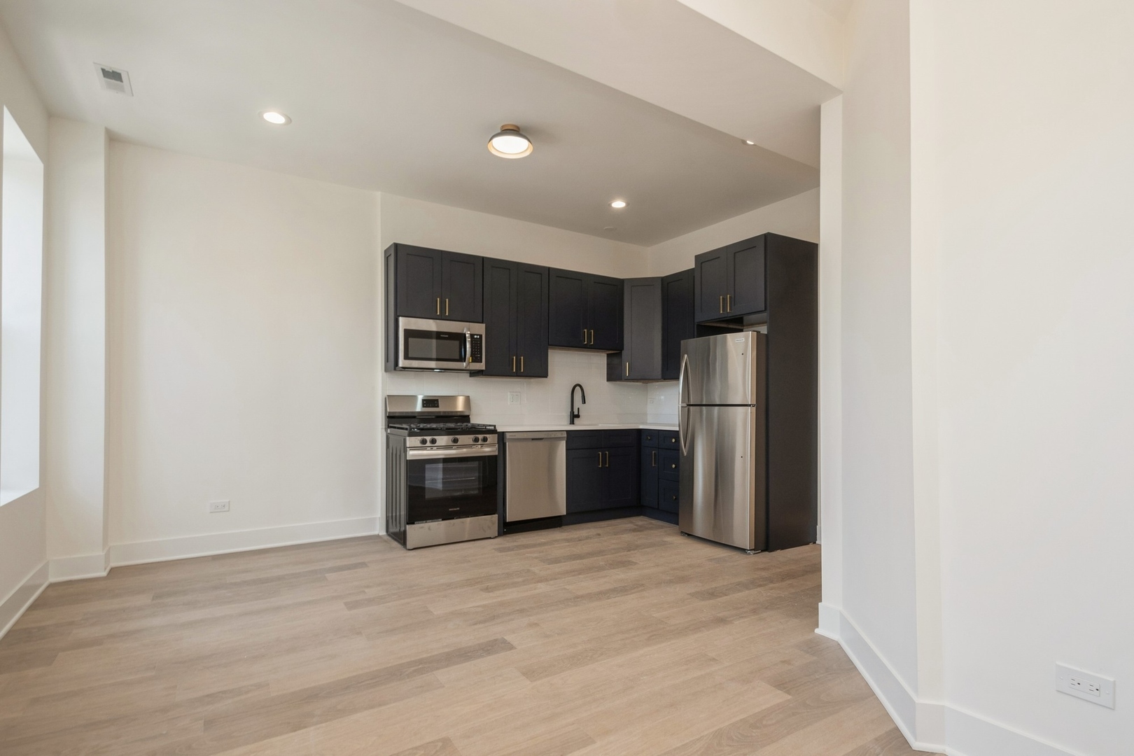 1518 N Elk Grove Avenue Unit: 2