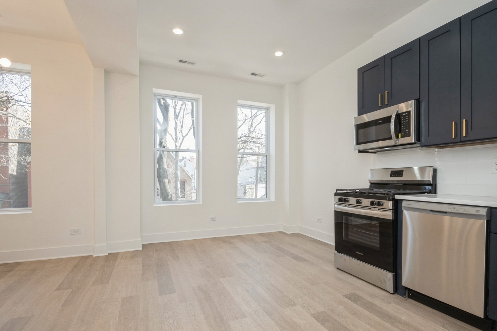 1518 N Elk Grove Avenue Unit: 2