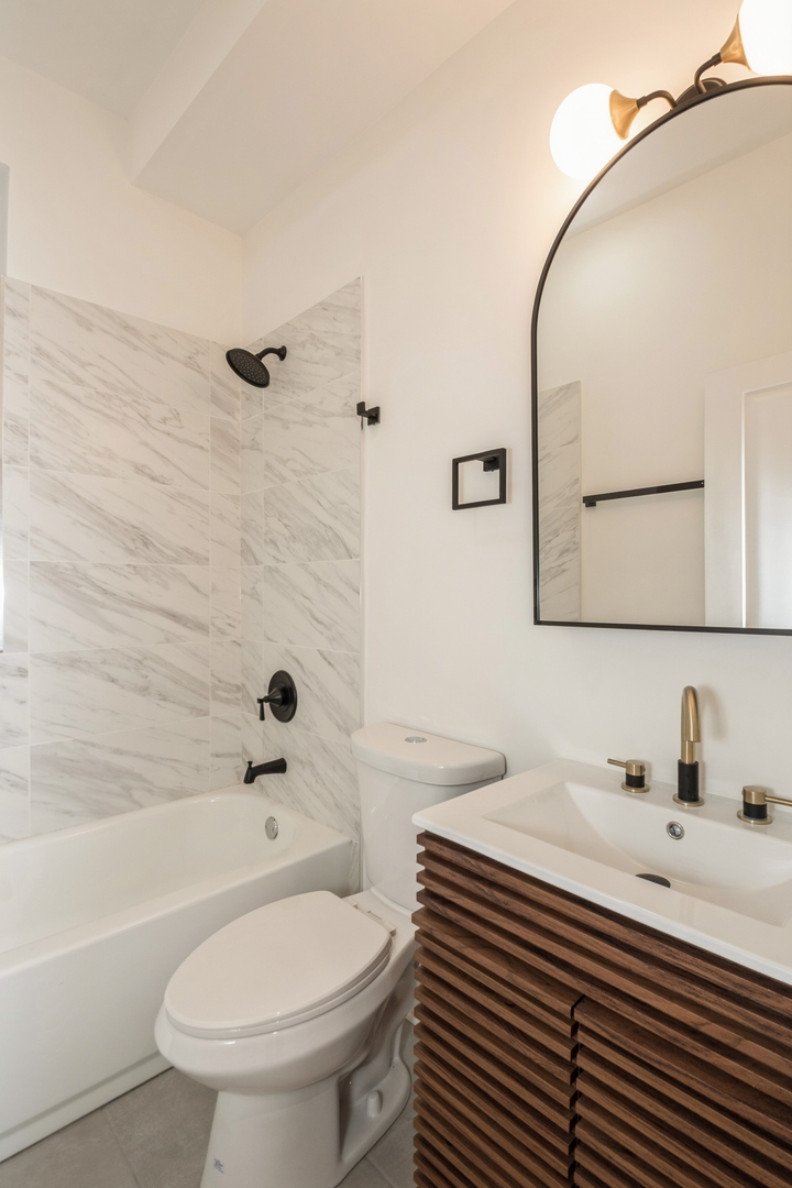 1518 N Elk Grove Avenue Unit: 2