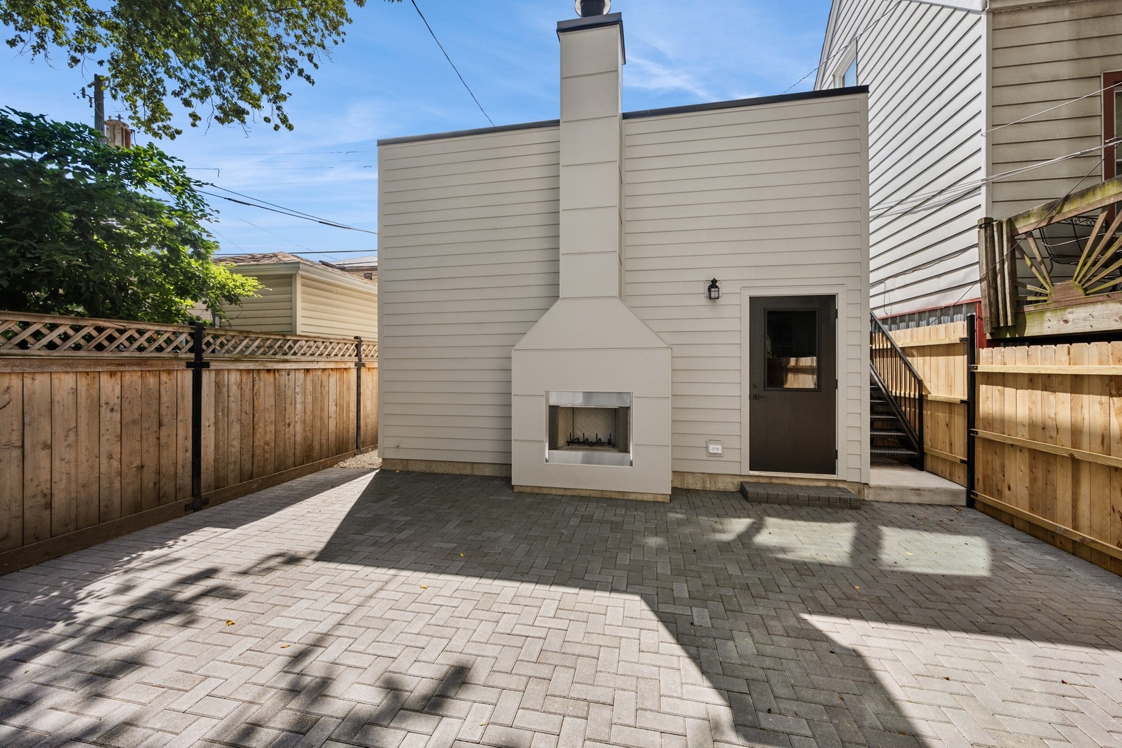 3452 N Bell Avenue