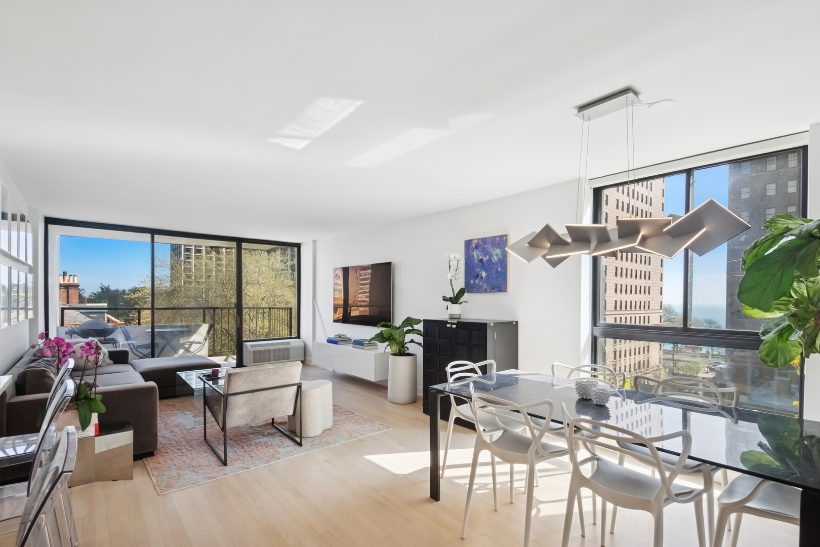 1450 N ASTOR Street Unit: 8A