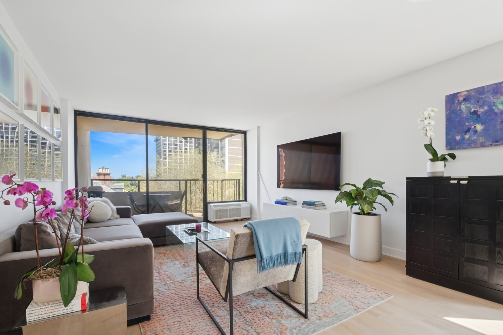 1450 N ASTOR Street Unit: 8A