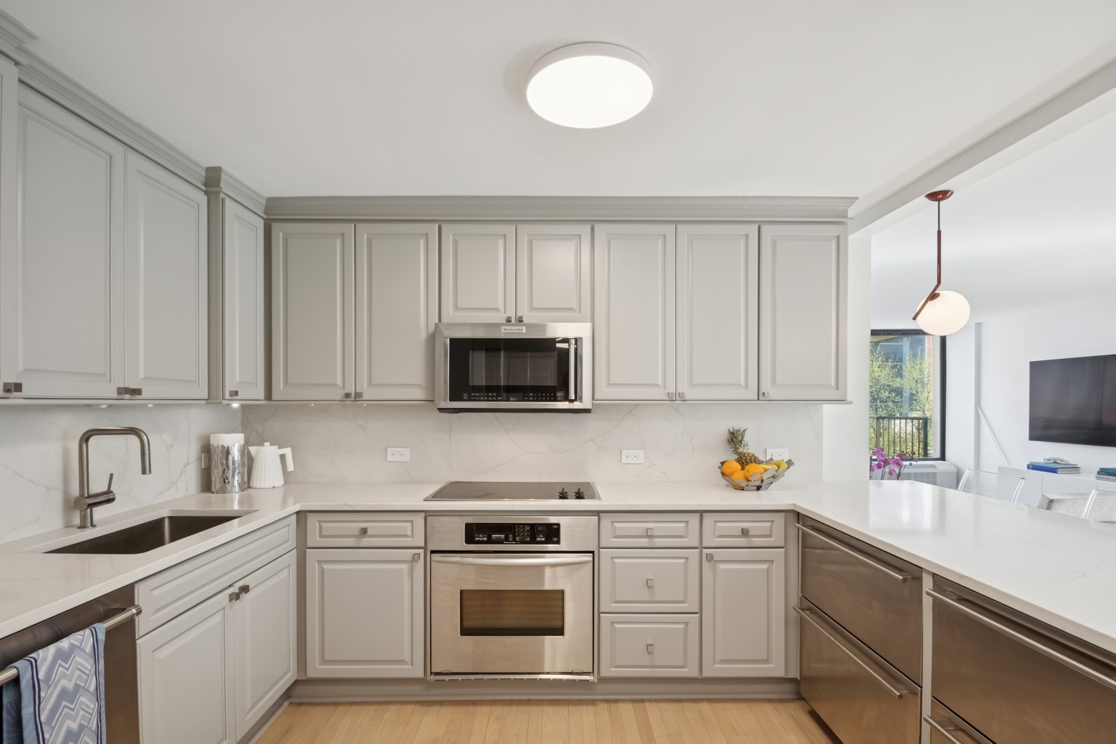 1450 N ASTOR Street Unit: 8A