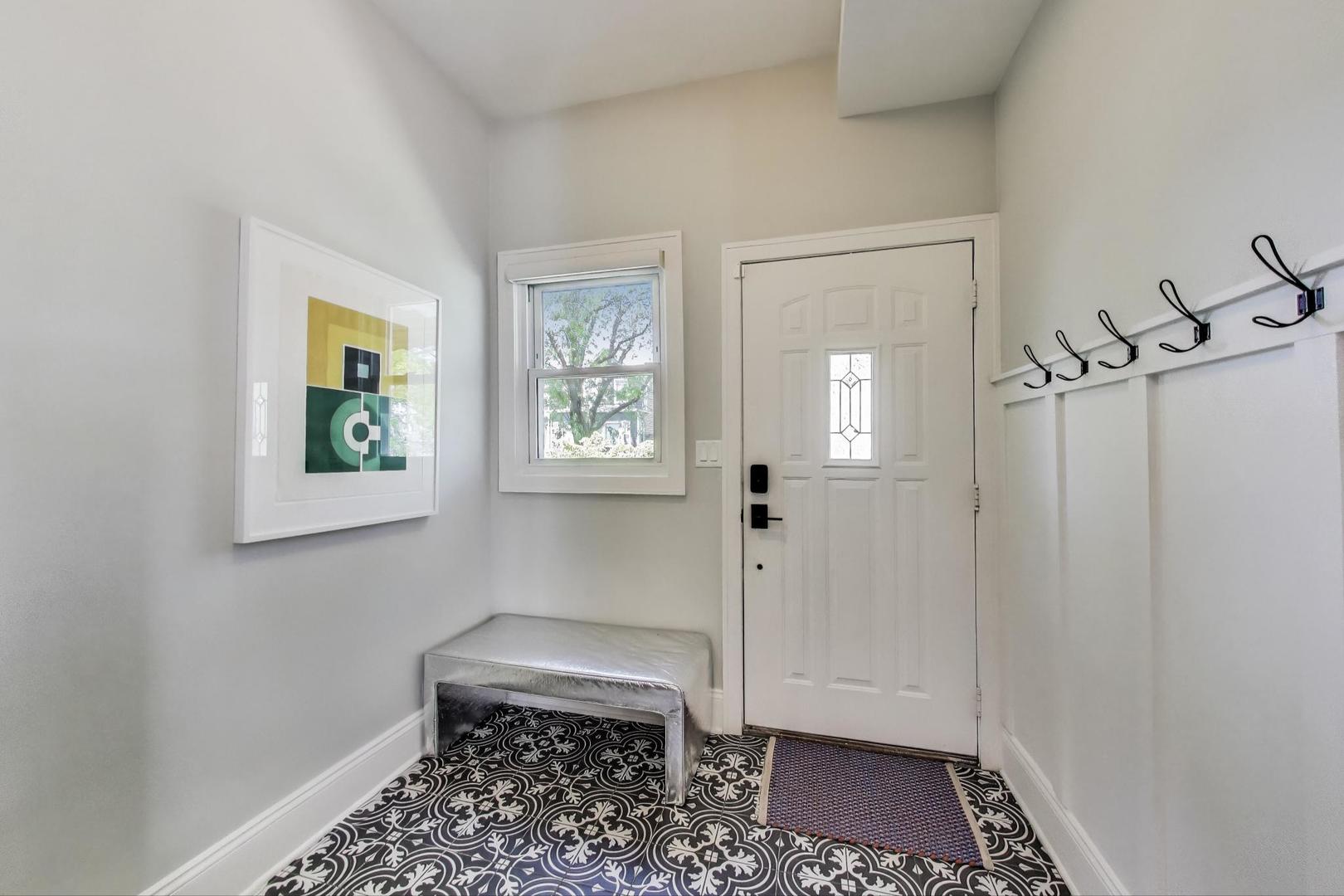 3719 W SHAKESPEARE Avenue