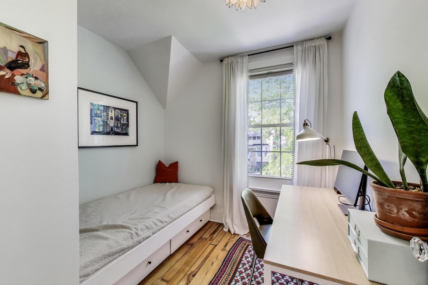 3719 W SHAKESPEARE Avenue