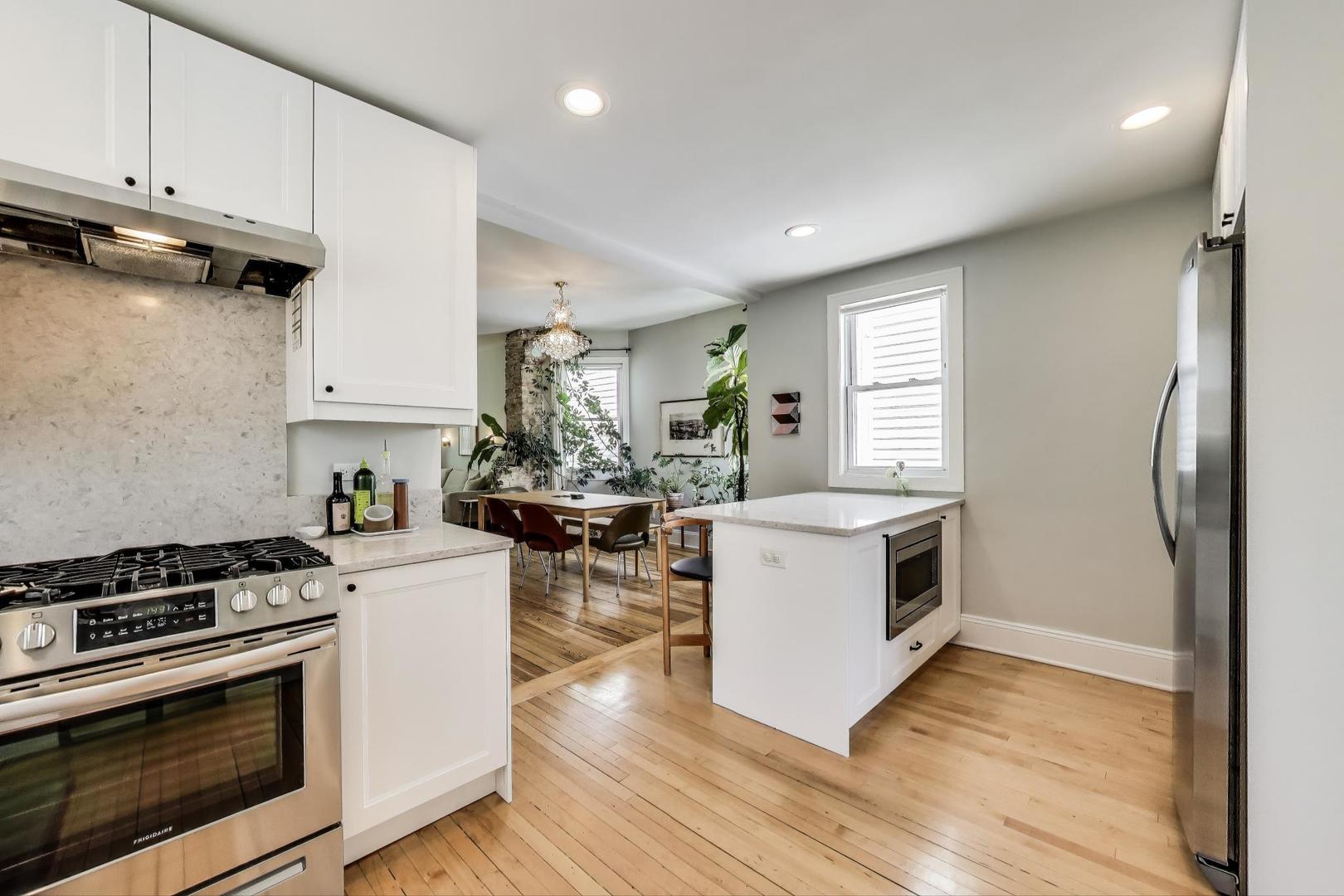 3719 W SHAKESPEARE Avenue