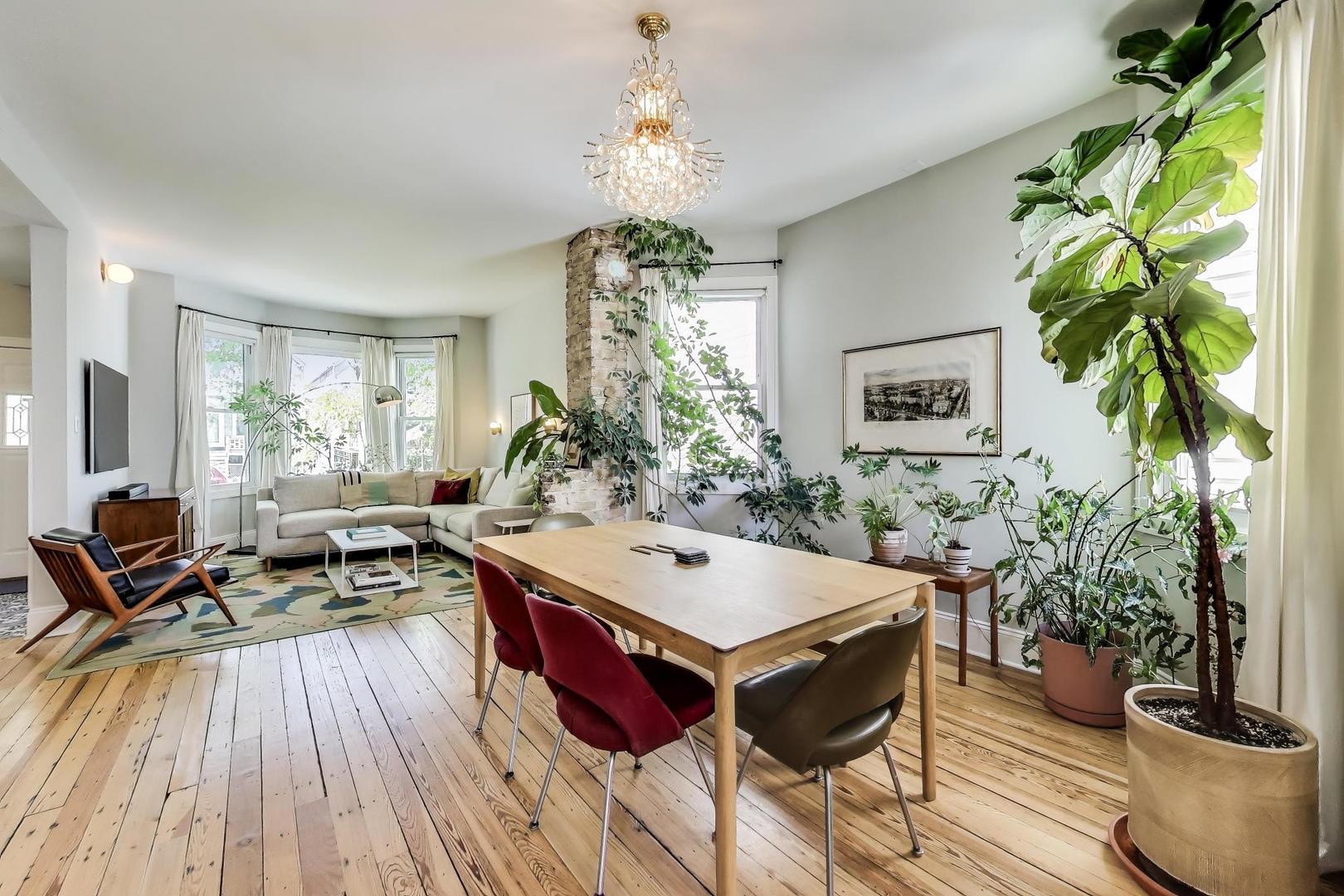 3719 W SHAKESPEARE Avenue