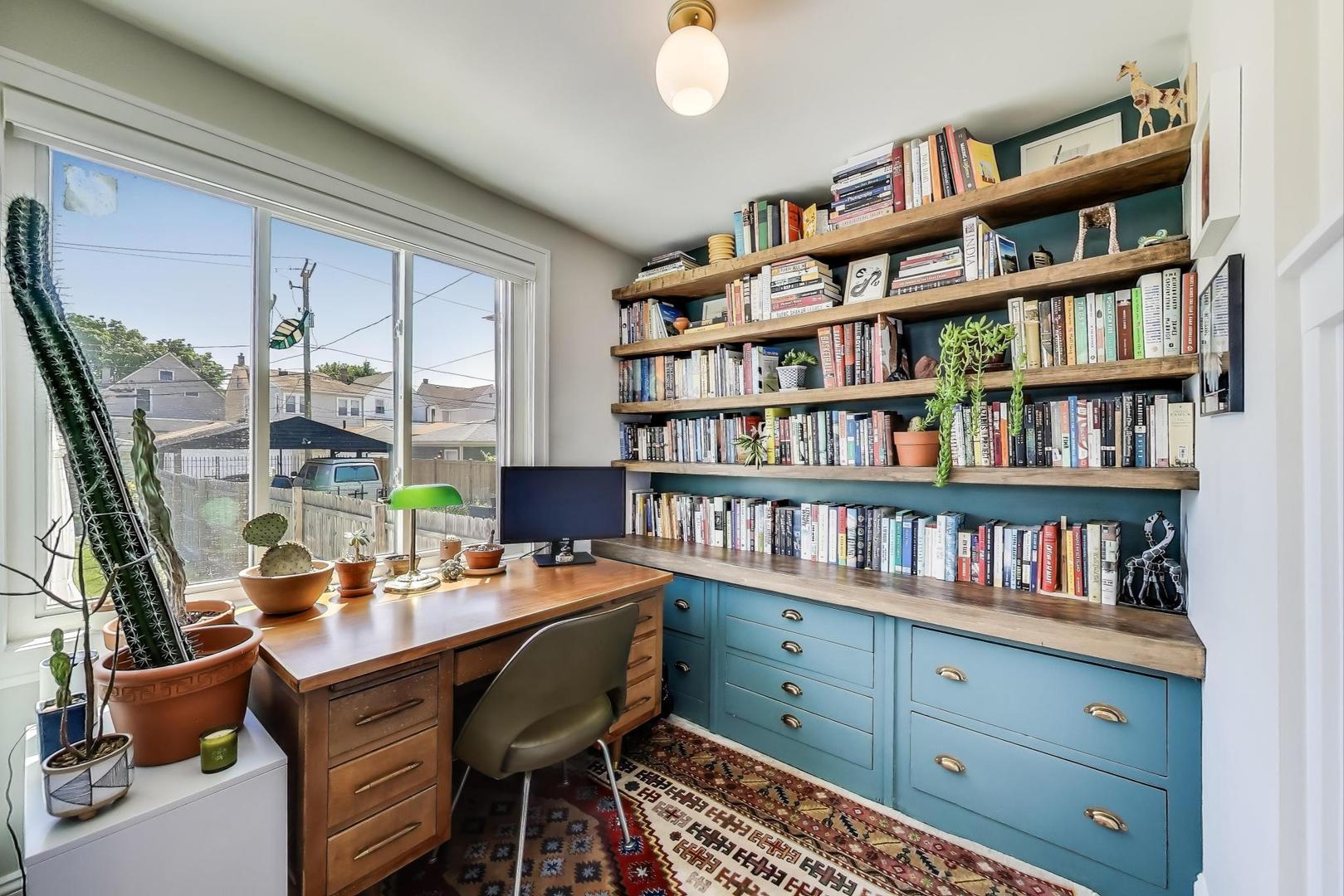 3719 W SHAKESPEARE Avenue