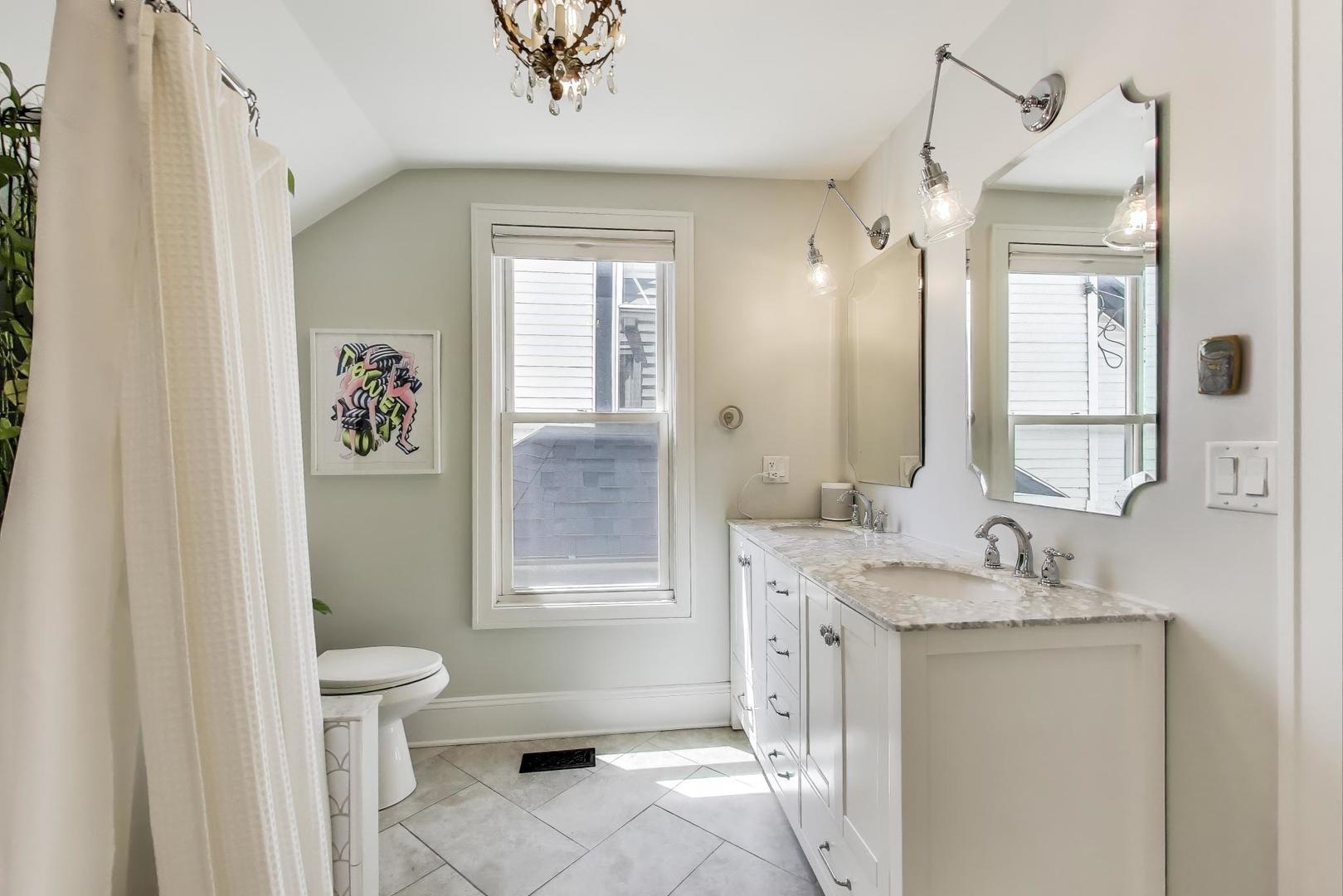 3719 W SHAKESPEARE Avenue