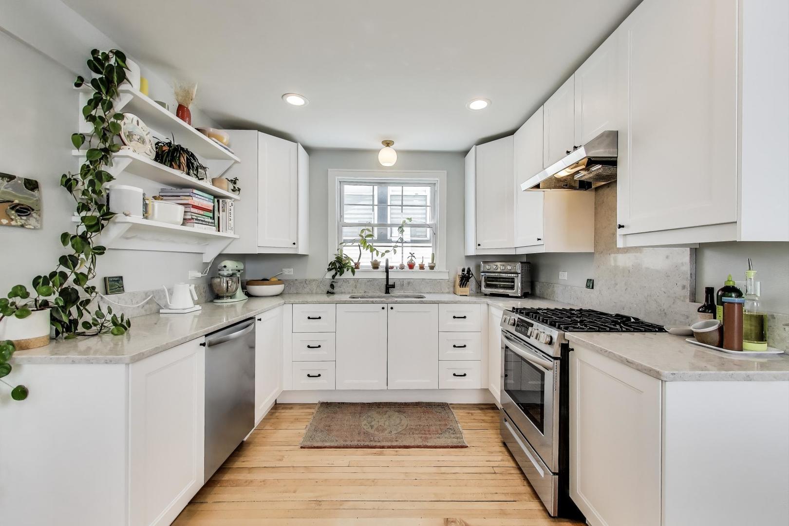 3719 W SHAKESPEARE Avenue