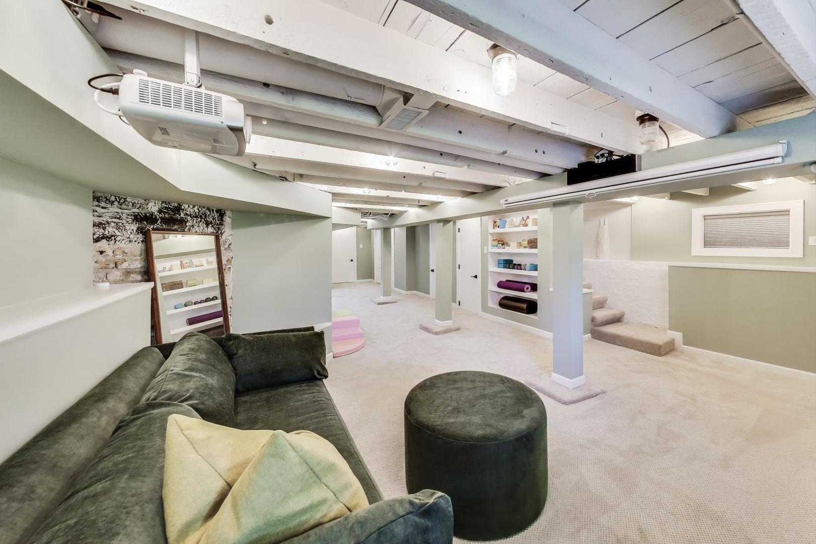 3719 W SHAKESPEARE Avenue