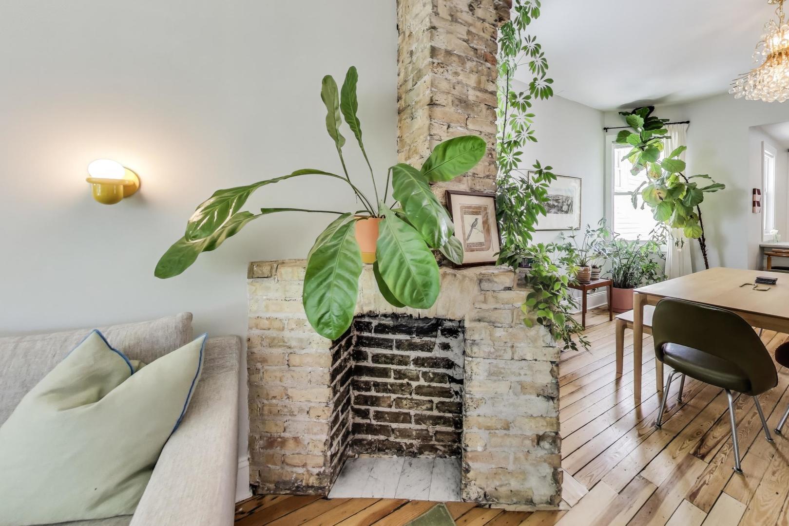 3719 W SHAKESPEARE Avenue