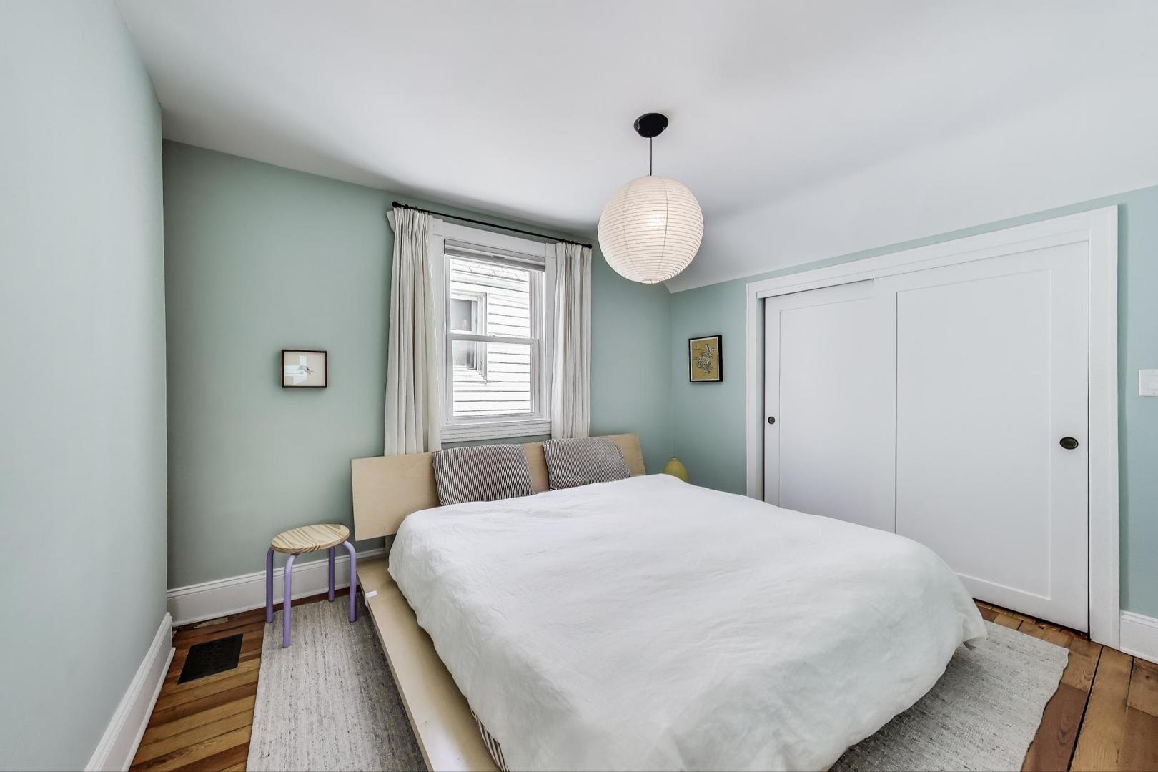 3719 W SHAKESPEARE Avenue