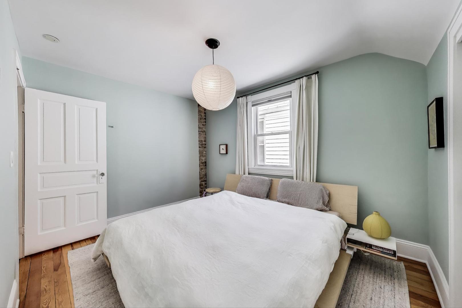 3719 W SHAKESPEARE Avenue