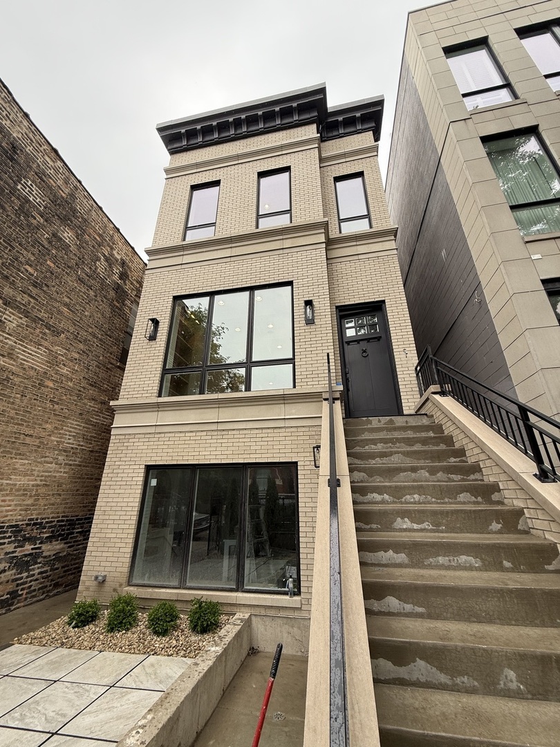 2021 W Erie Street Unit: 1