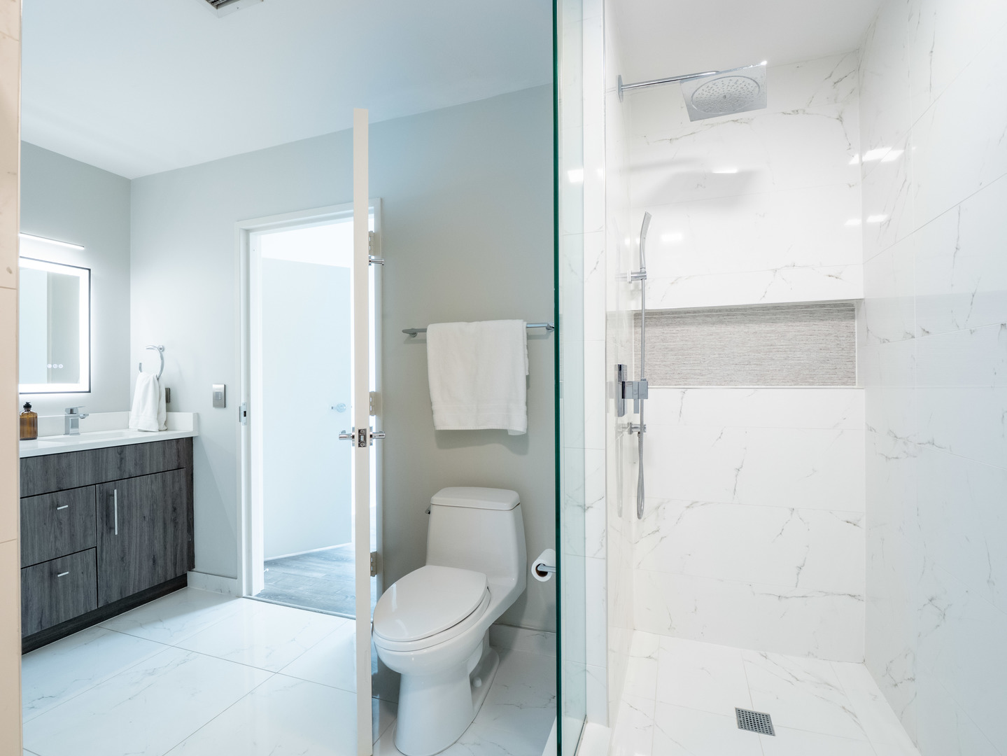 653 N KINGSBURY Street Unit: 1707