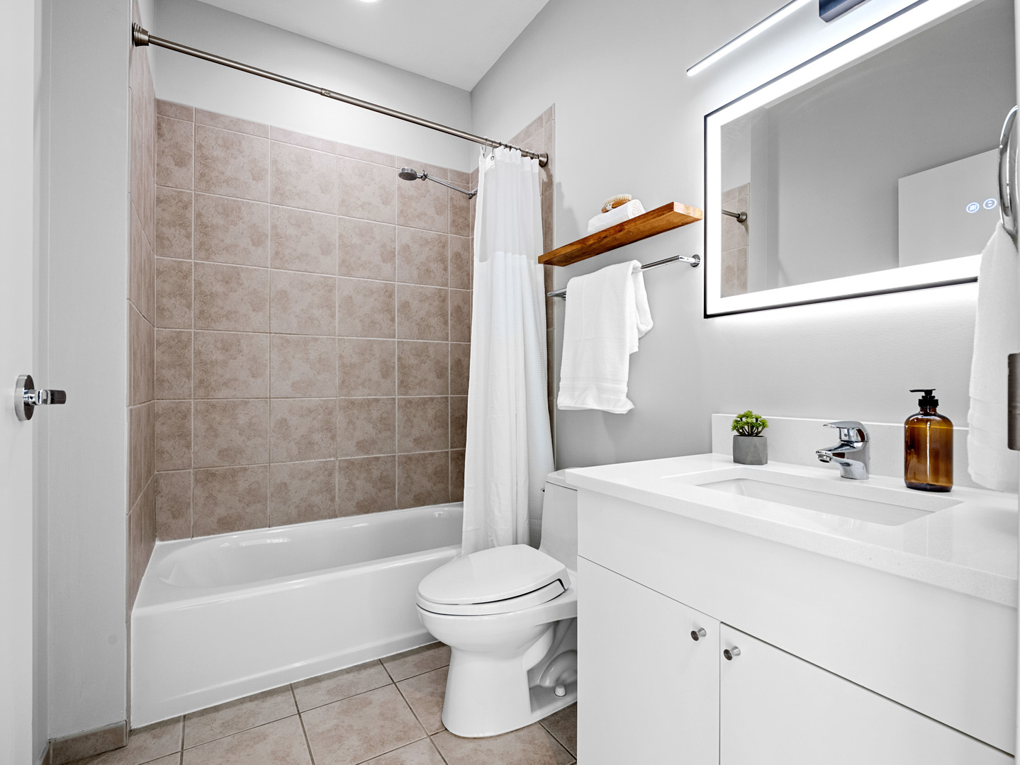 653 N KINGSBURY Street Unit: 1707