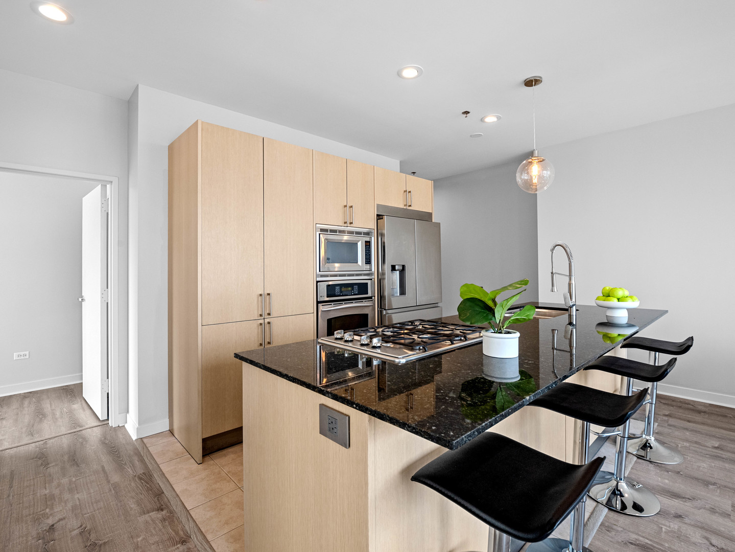 653 N KINGSBURY Street Unit: 1707