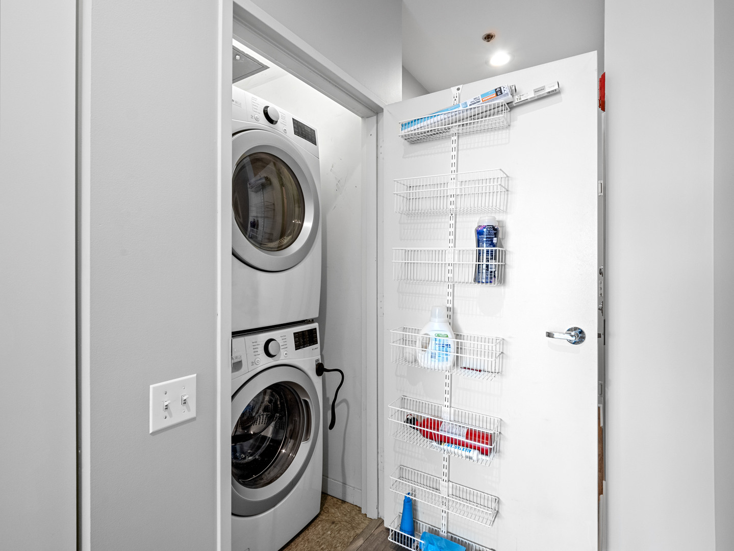 653 N KINGSBURY Street Unit: 1707