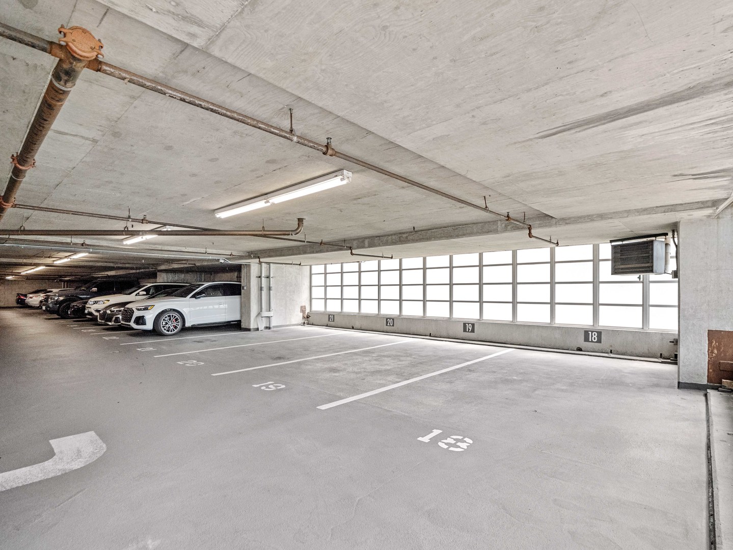 653 N KINGSBURY Street Unit: 1707