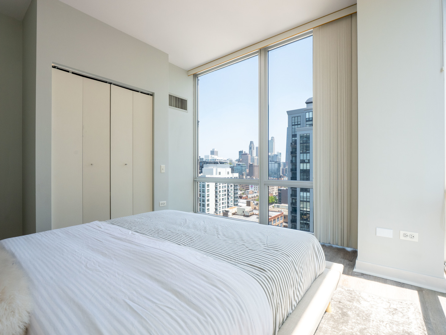 653 N KINGSBURY Street Unit: 1707