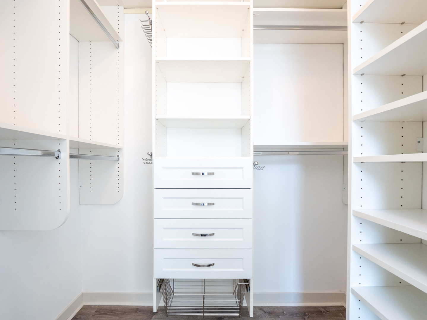 653 N KINGSBURY Street Unit: 1707