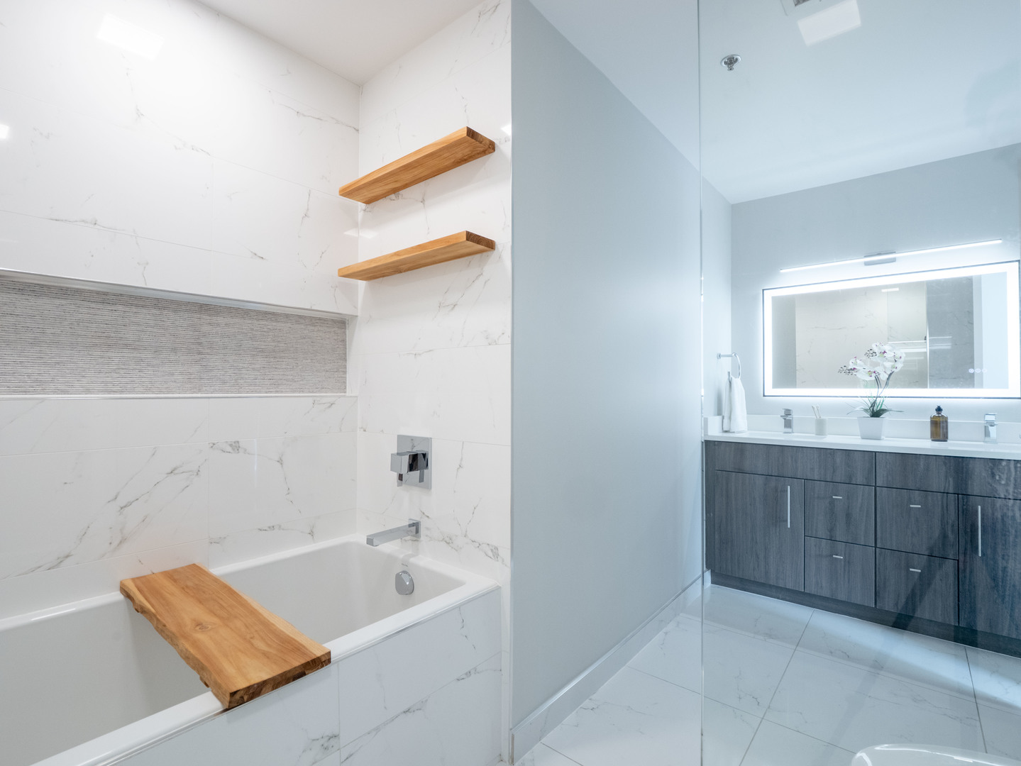 653 N KINGSBURY Street Unit: 1707