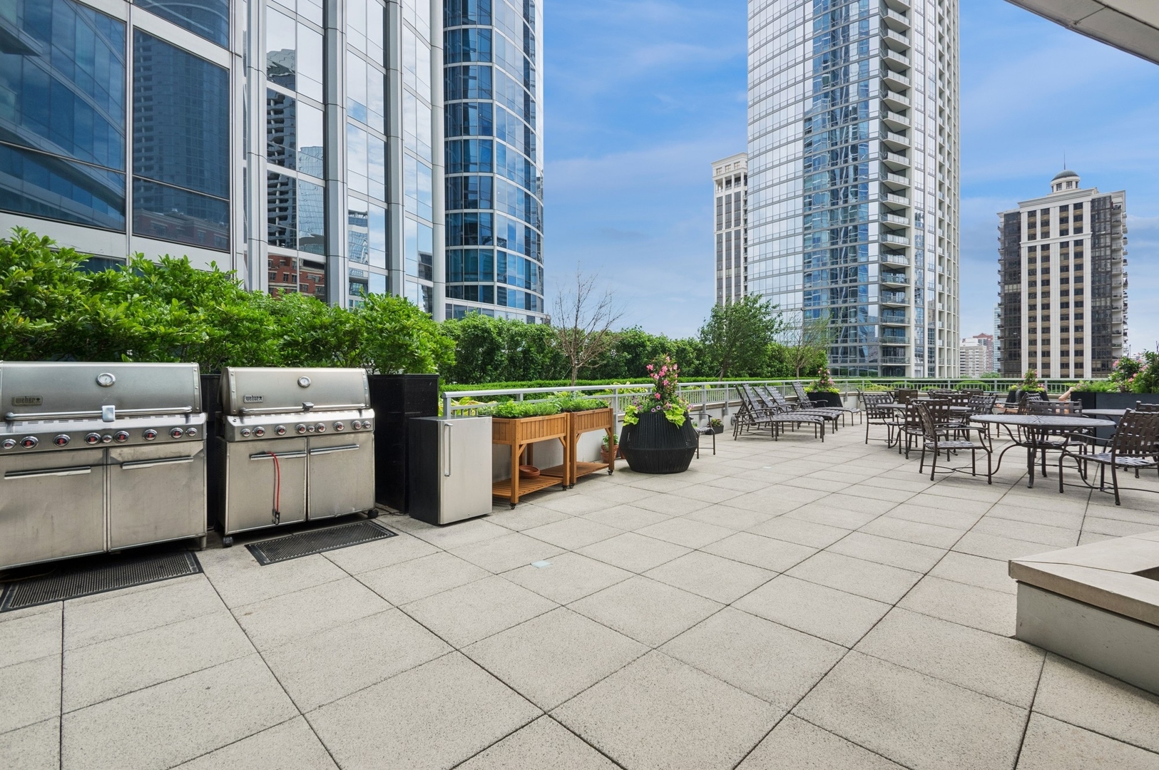 1201 S PRAIRIE Avenue Unit: 4204