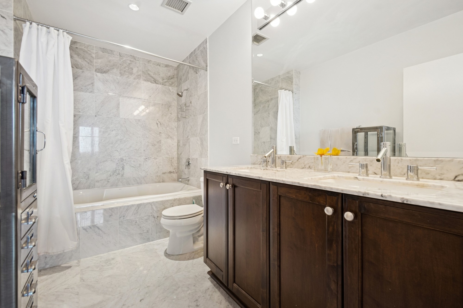 1201 S PRAIRIE Avenue Unit: 4204