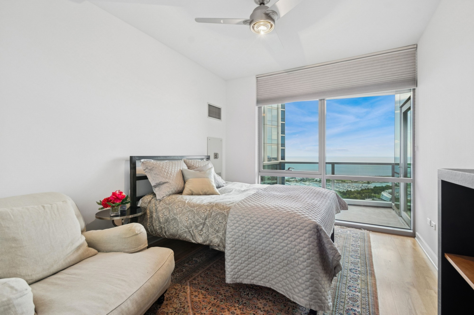 1201 S PRAIRIE Avenue Unit: 4204