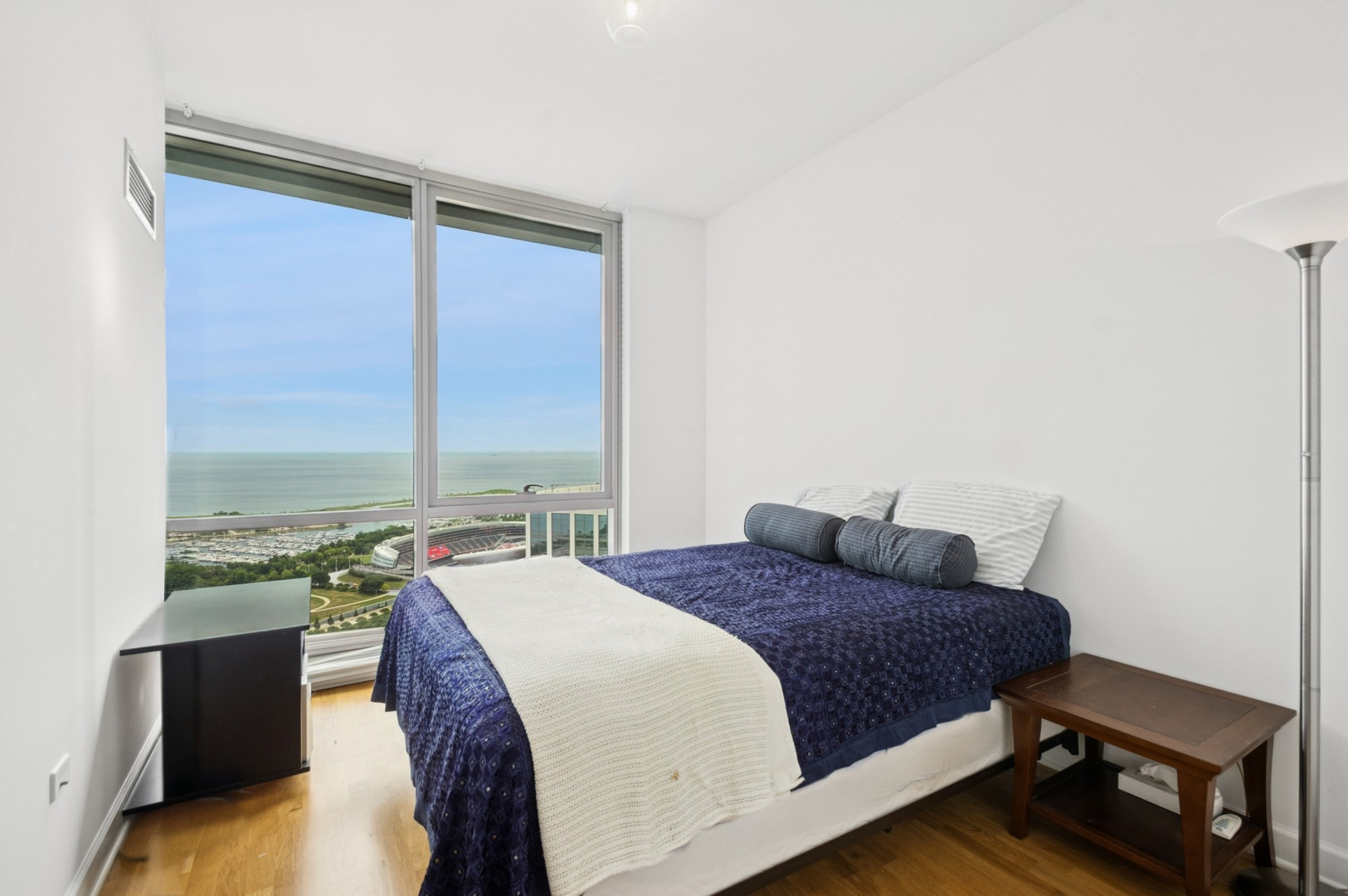 1201 S PRAIRIE Avenue Unit: 4204