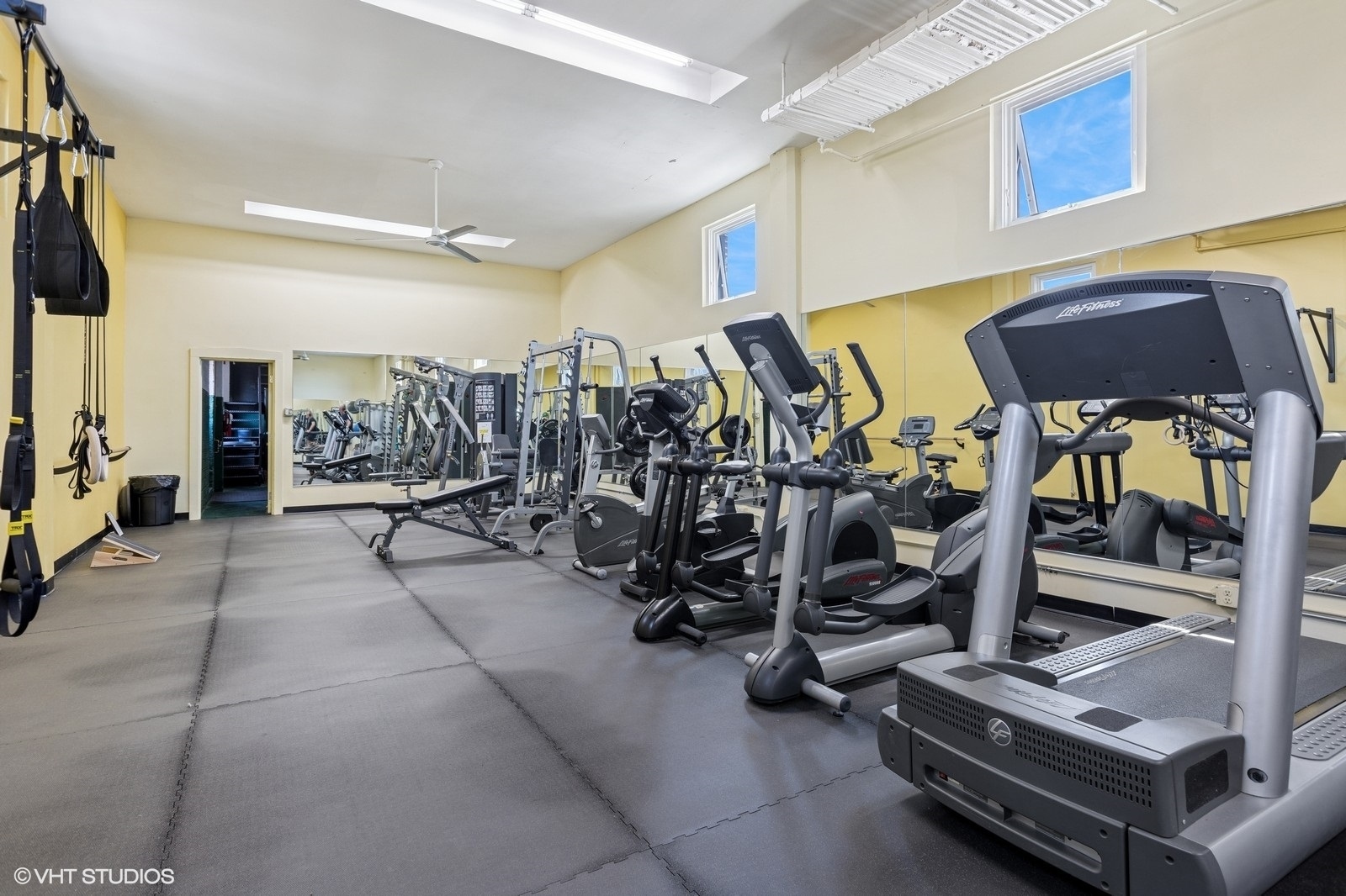 431 W OAKDALE Avenue Unit: 8D