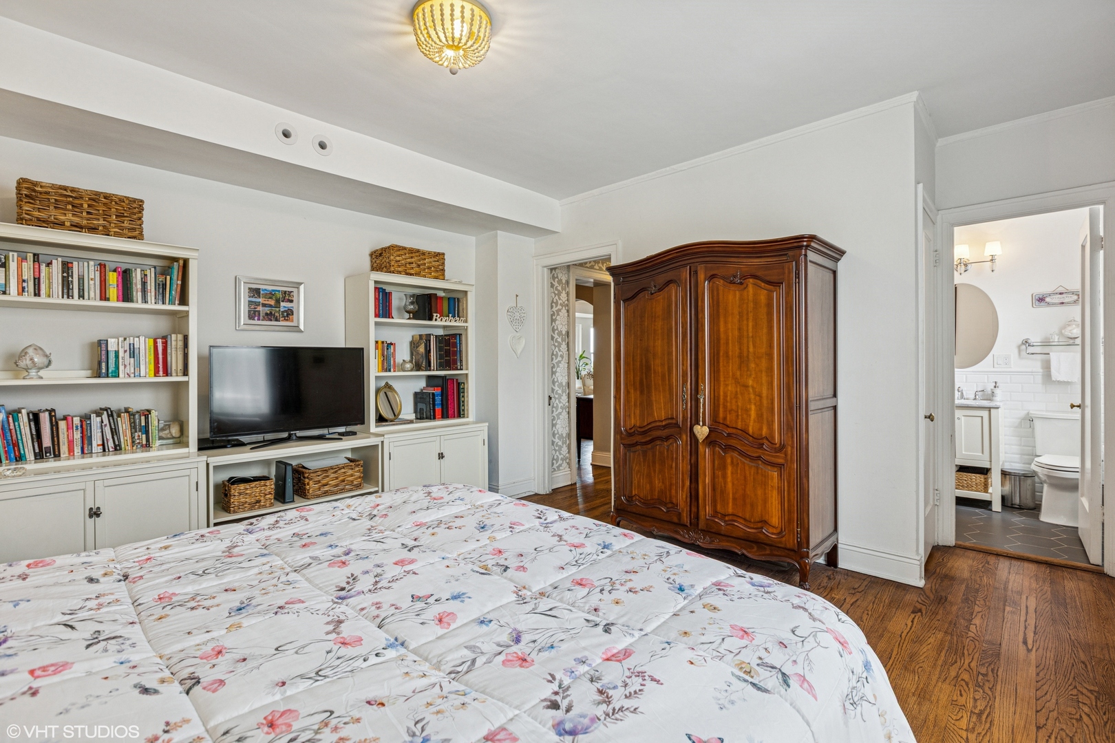 431 W OAKDALE Avenue Unit: 8D