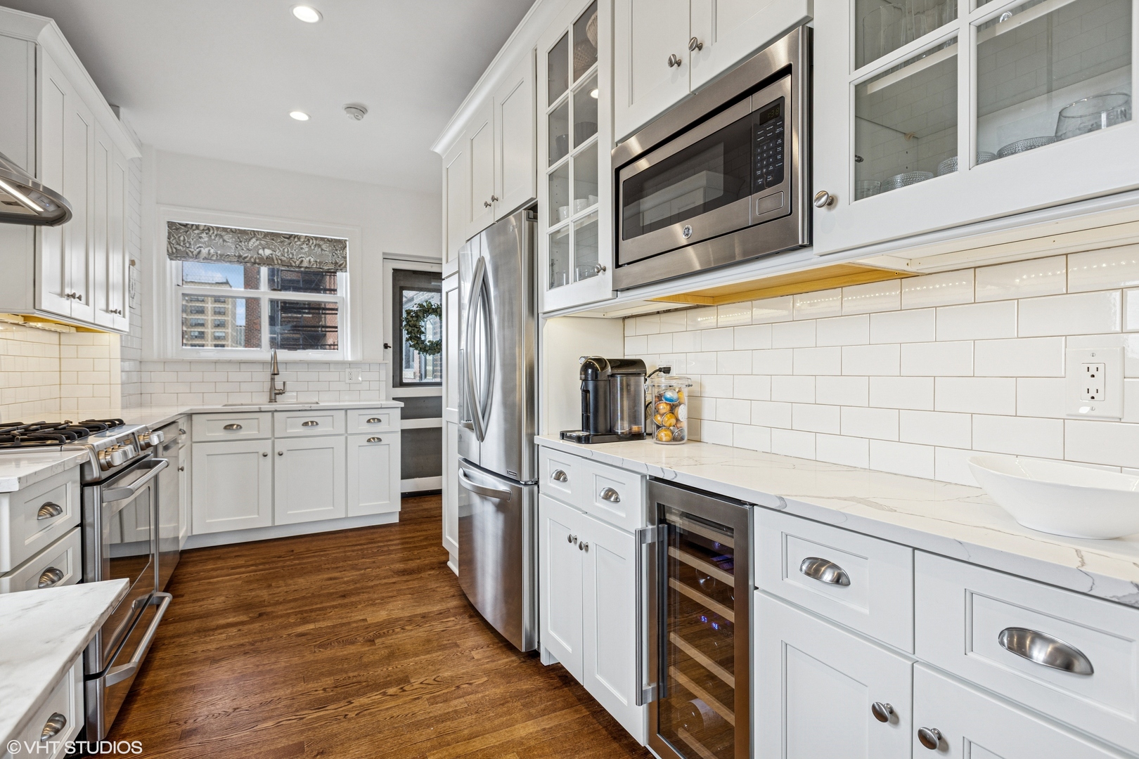 431 W OAKDALE Avenue Unit: 8D